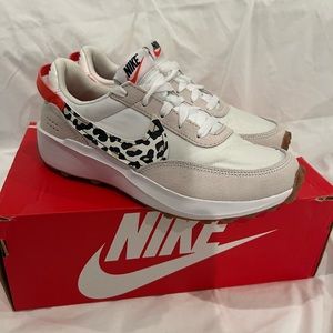 Nike New Nike Waffle Debut